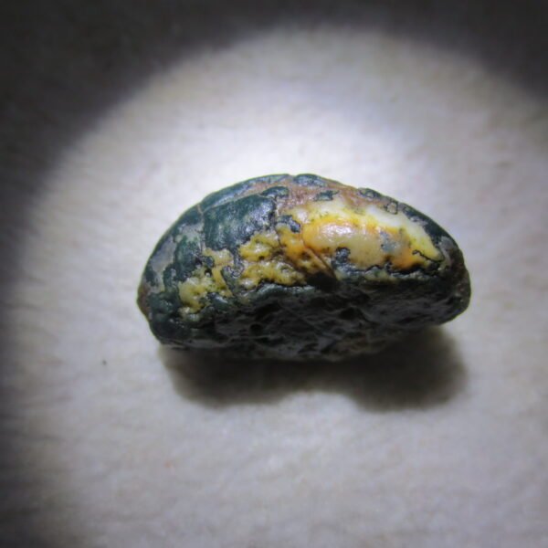 natural green grass flower gobi moss agate , desert gobi stone mineral specimen (t41)