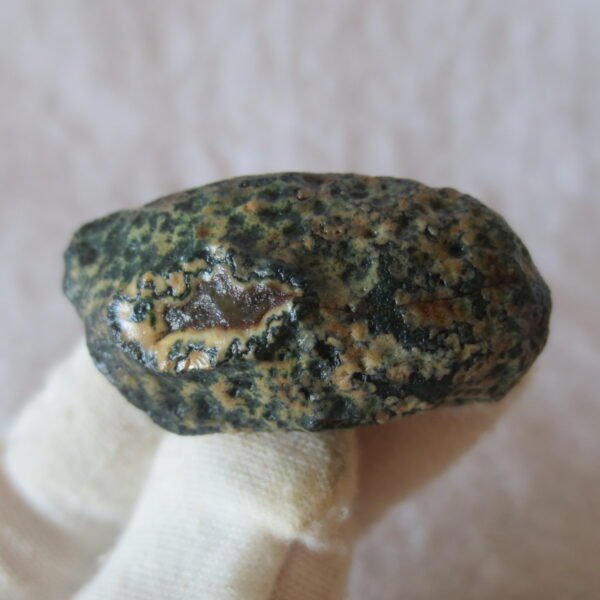 natural green grass flower gobi moss agate , desert gobi stone mineral specimen (t42）
