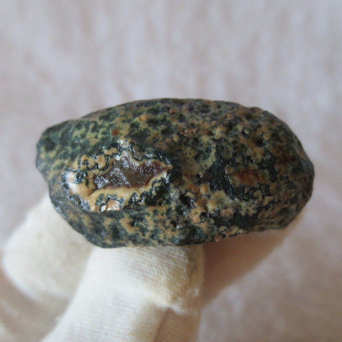 natural green grass flower gobi moss agate , desert gobi stone mineral specimen (t42）