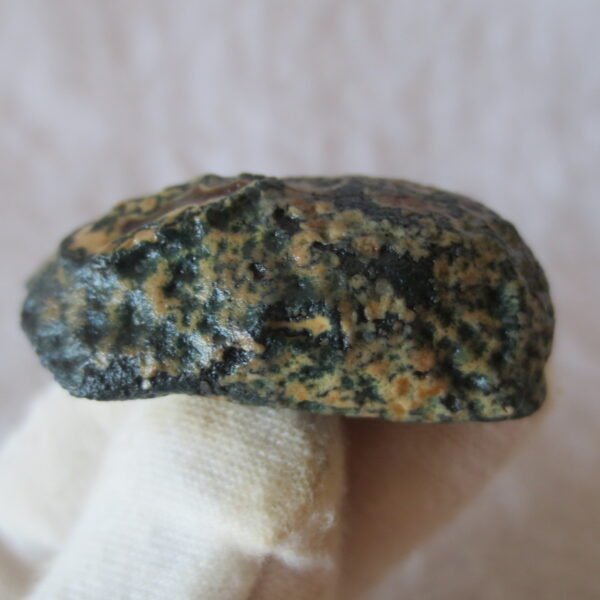 natural green grass flower gobi moss agate , desert gobi stone mineral specimen (t42）