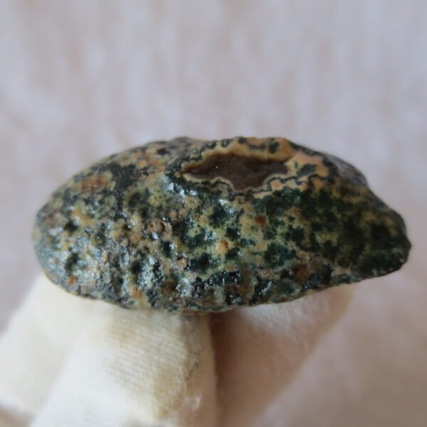 natural green grass flower gobi moss agate , desert gobi stone mineral specimen (t42）