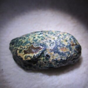 natural green grass flower gobi moss agate , desert gobi stone mineral specimen (t42）