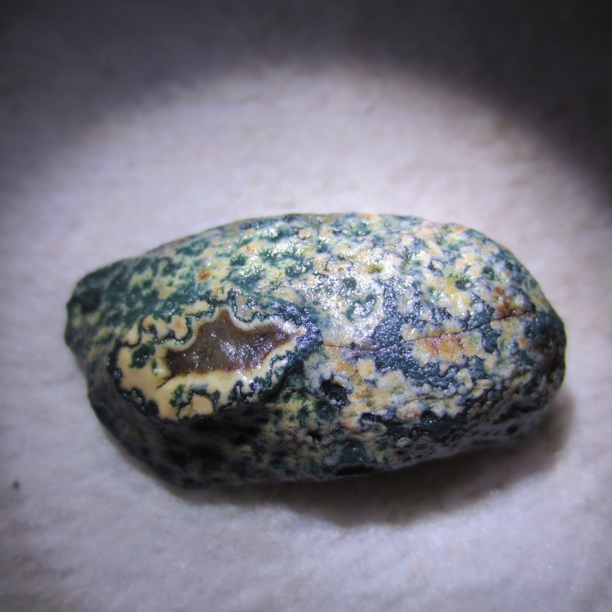 natural green grass flower gobi moss agate , desert gobi stone mineral specimen (t42）