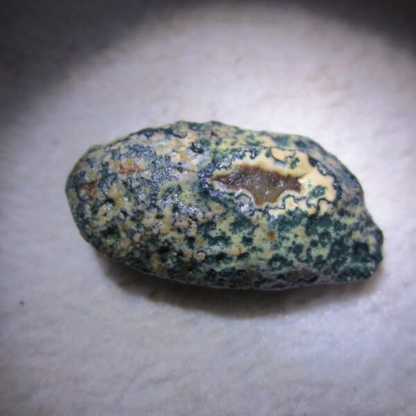natural green grass flower gobi moss agate , desert gobi stone mineral specimen (t42）