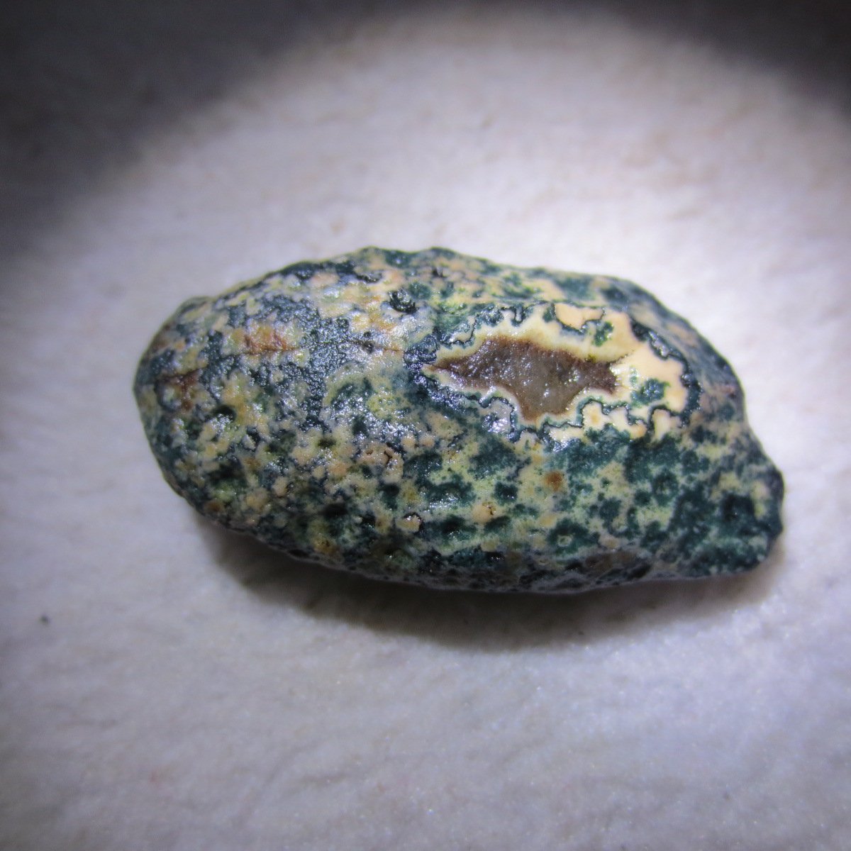 natural green grass flower gobi moss agate , desert gobi stone mineral specimen (t42）