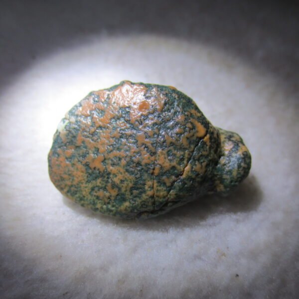 natural green grass flower gobi moss agate , desert gobi stone mineral specimen (t43）