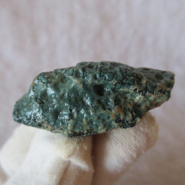natural green grass flower gobi moss agate , desert gobi stone mineral specimen (t47)