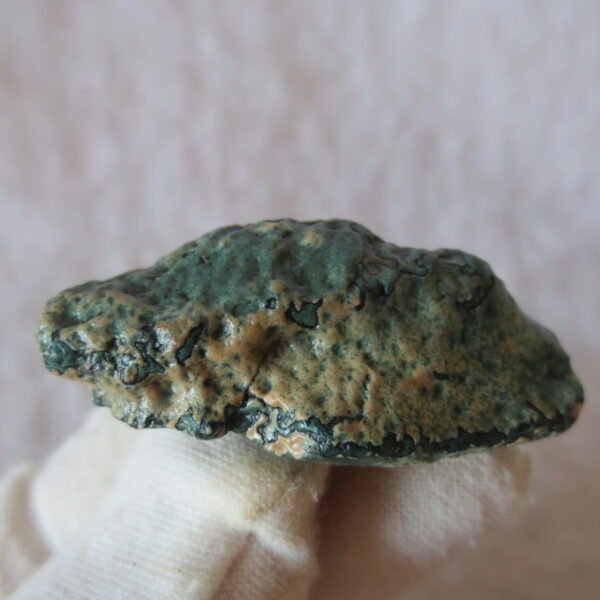 natural green grass flower gobi moss agate , desert gobi stone mineral specimen (t47)