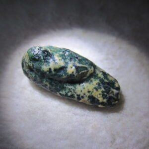 natural green grass flower gobi moss agate , desert gobi stone mineral specimen (t48）
