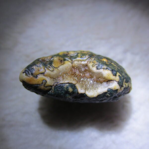 natural green grass flower gobi moss agate , desert gobi stone mineral specimen (t50）