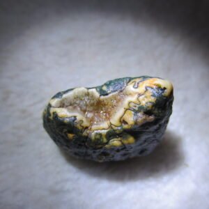 natural green grass flower gobi moss agate , desert gobi stone mineral specimen (t50）