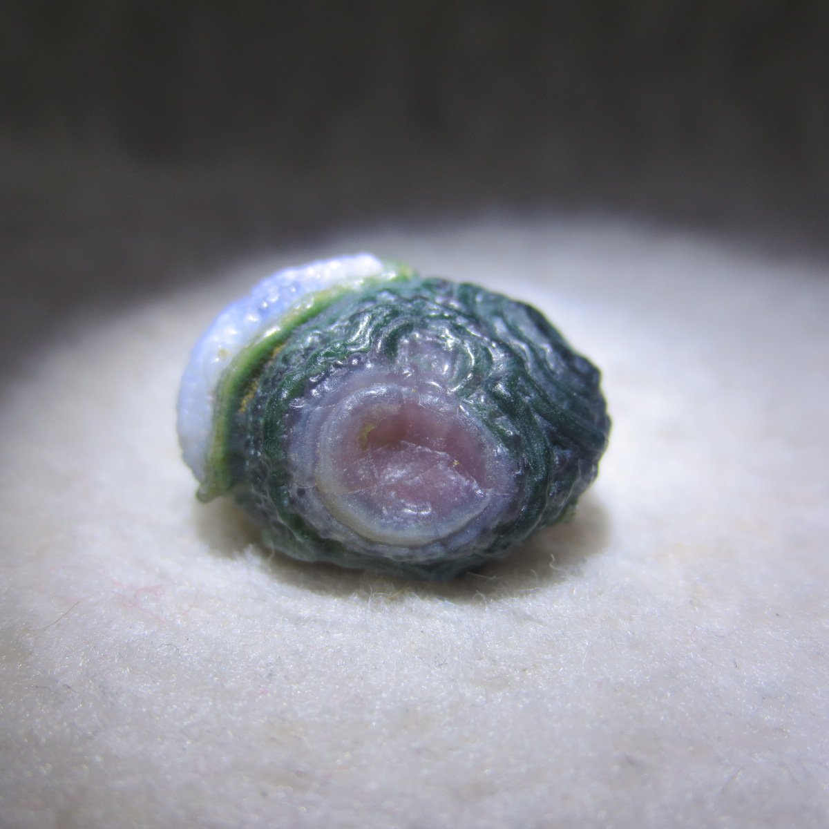 tiny gobi desert eye agate natural collectible rough stone specimen (m270)