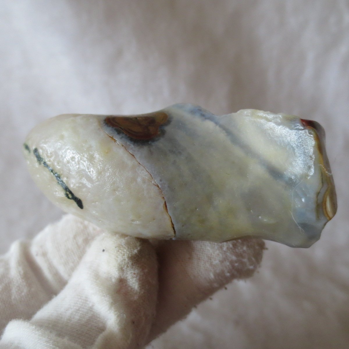 natural gobi eye stone，raw oracle eye agate，collectible crystal specimen (m97)