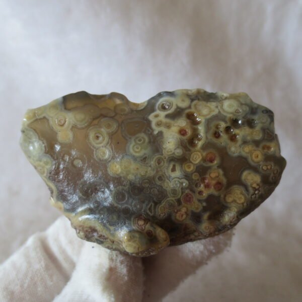 natural gobi eye stone，raw oracle eye agate，collectible crystal specimen (m102)