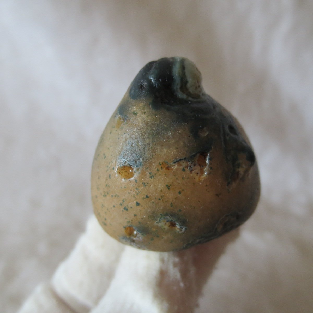 natural gobi eye stone，raw oracle eye agate，collectible crystal specimen (m104)