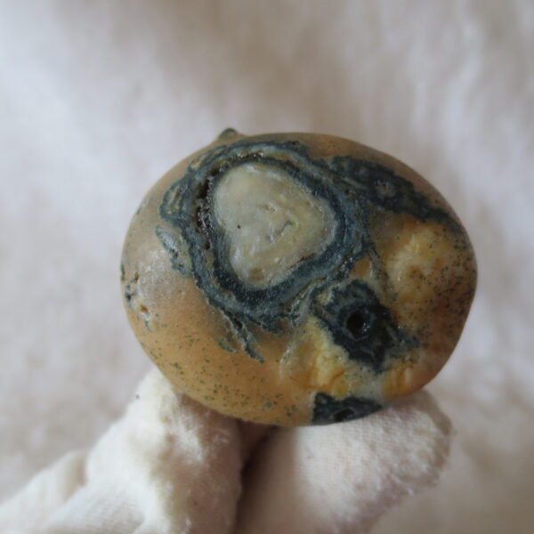 natural gobi eye stone，raw oracle eye agate，collectible crystal specimen (m104)