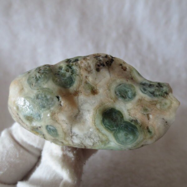 natural gobi eye stone，raw oracle eye agate，collectible crystal specimen (m113)
