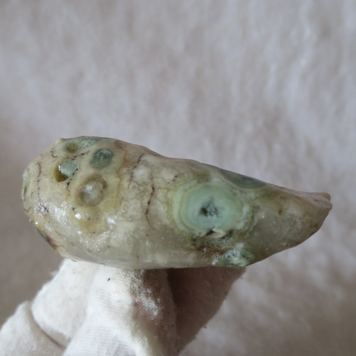 natural gobi eye stone，raw oracle eye agate，collectible crystal specimen (m113)