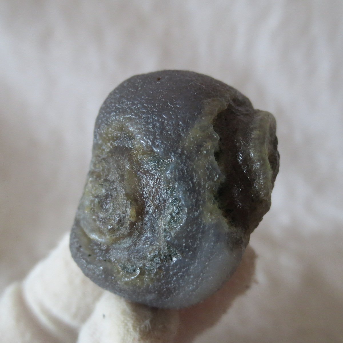 natural gobi eye stone，raw oracle eye agate，collectible crystal specimen (m114)