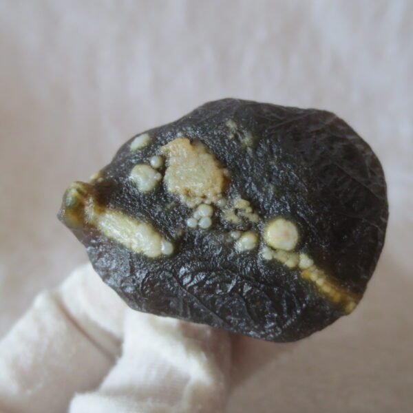 natural gobi eye stone，raw oracle eye agate，collectible crystal specimen (m115)