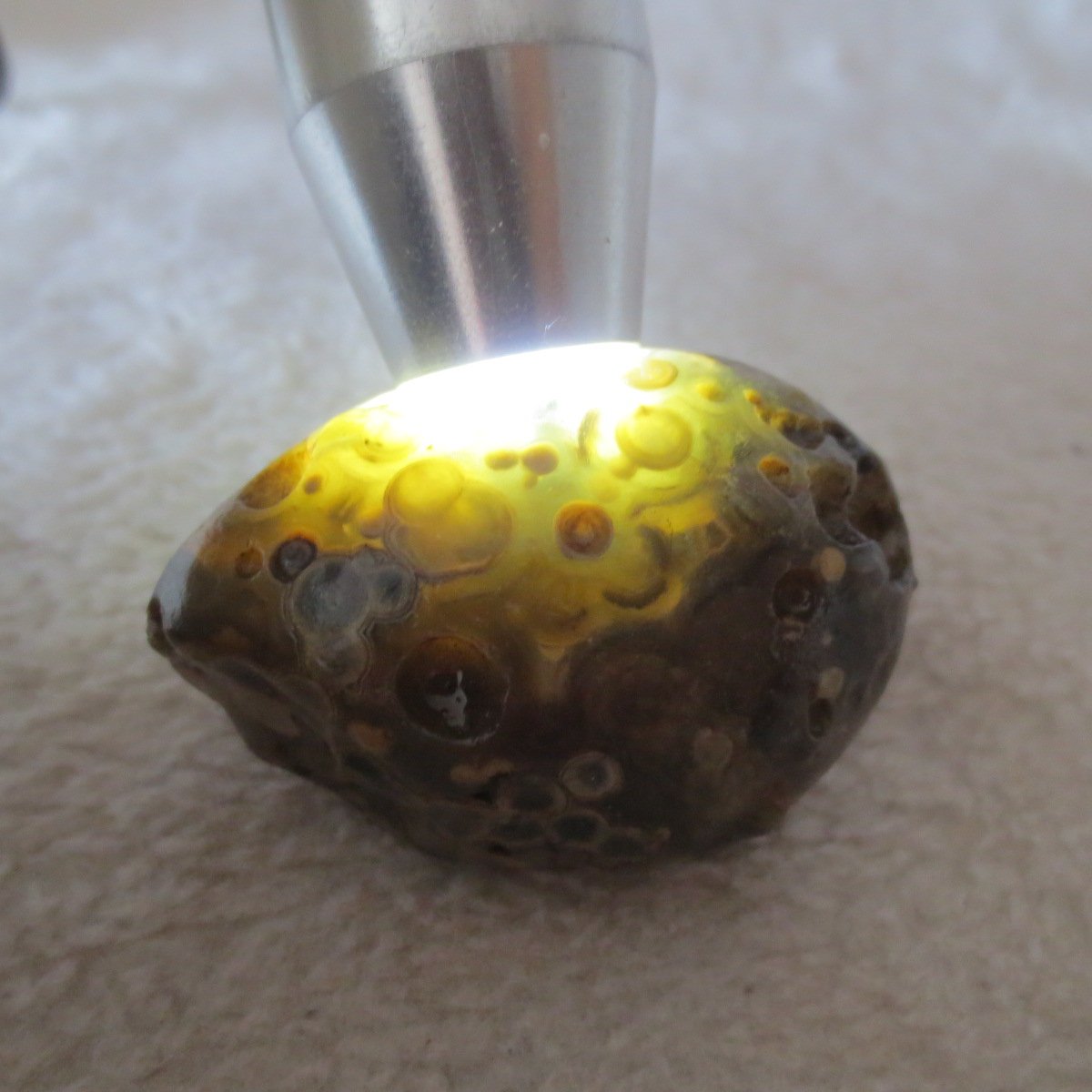 natural gobi eye stone，raw oracle eye agate，collectible crystal specimen (m107)