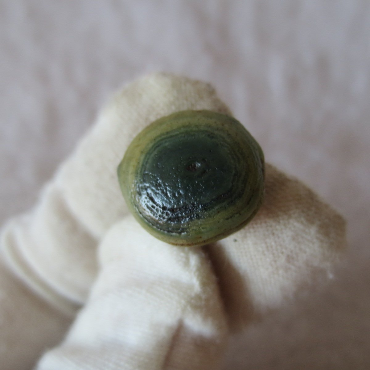 tiny gobi desert eye agate natural collectible rough stone specimen (m221)