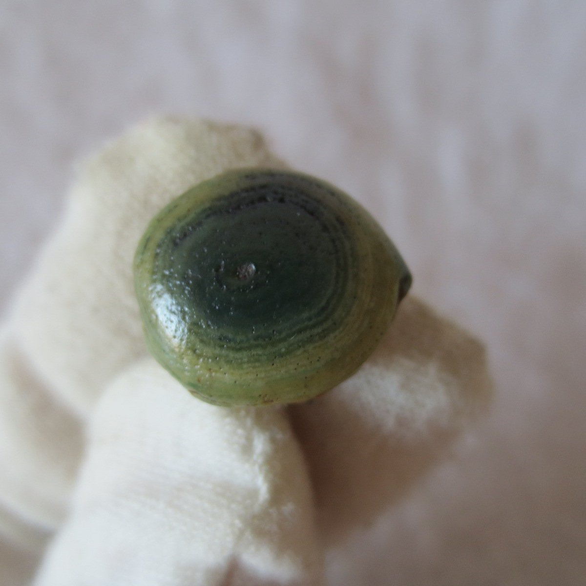 tiny gobi desert eye agate natural collectible rough stone specimen (m221)