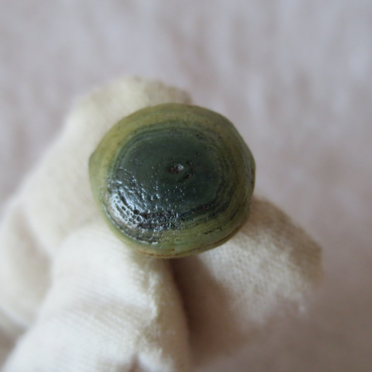 tiny gobi desert eye agate natural collectible rough stone specimen (m221)