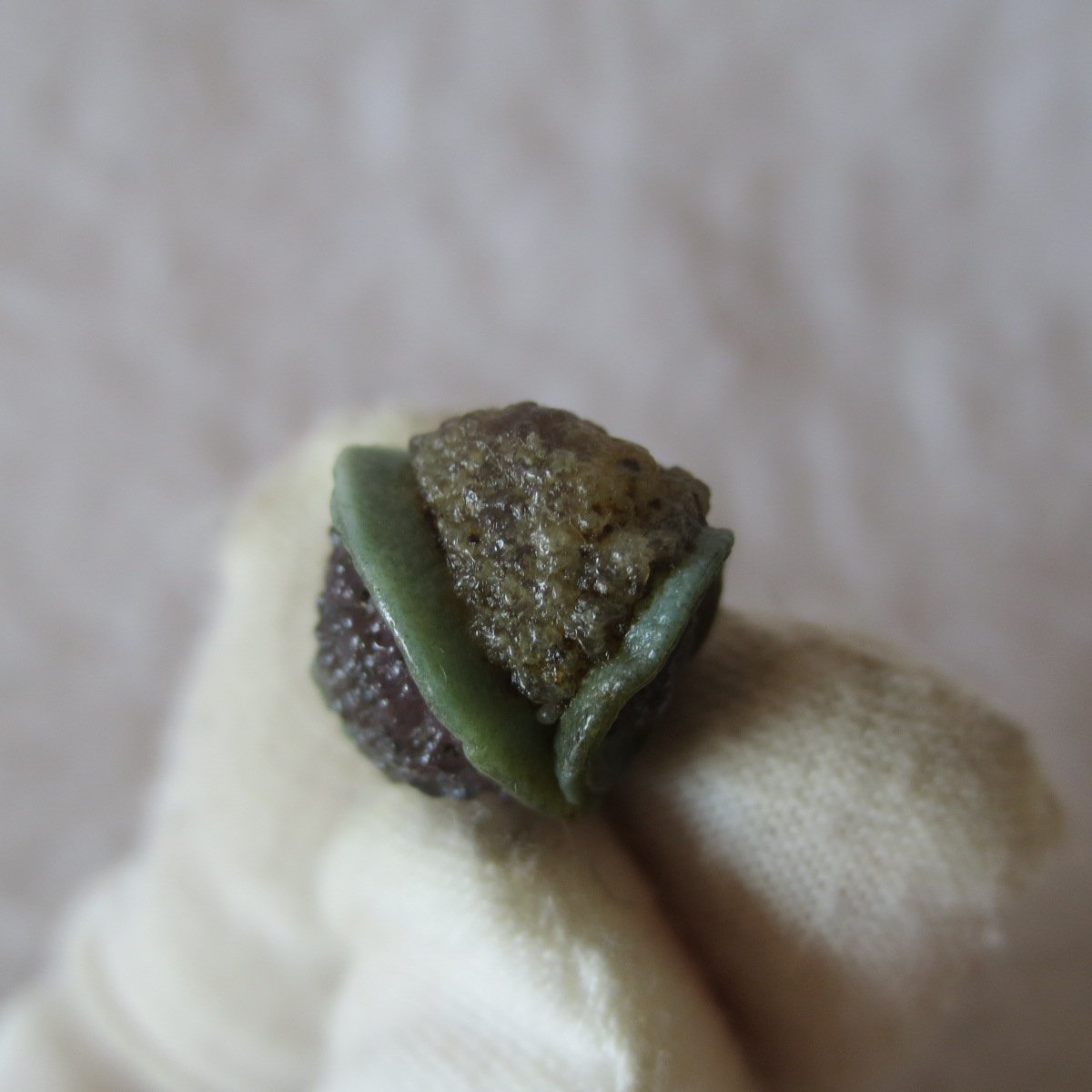 tiny gobi desert eye agate natural collectible rough stone specimen (m222)