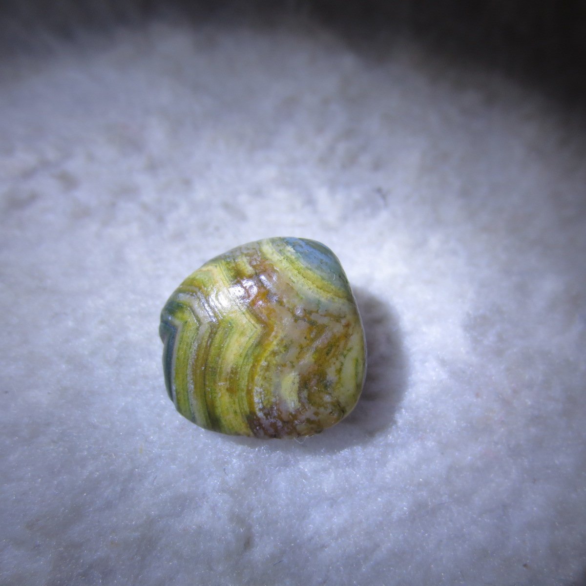 tiny gobi desert eye agate natural collectible rough stone specimen (m225)