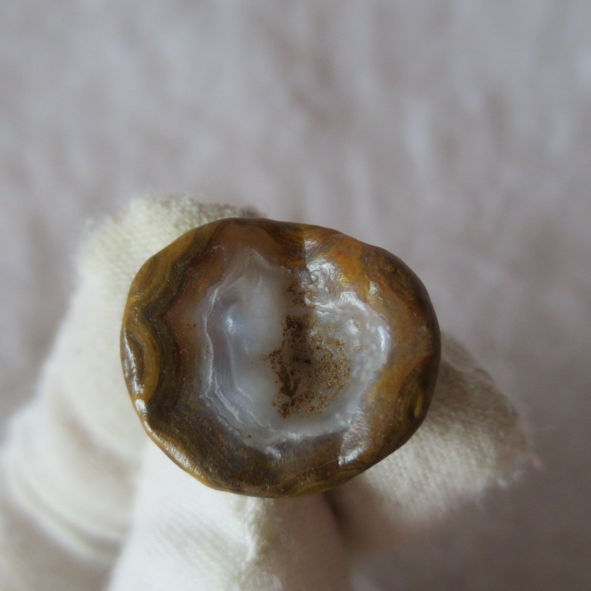 tiny gobi desert eye agate natural collectible rough stone specimen (m227)