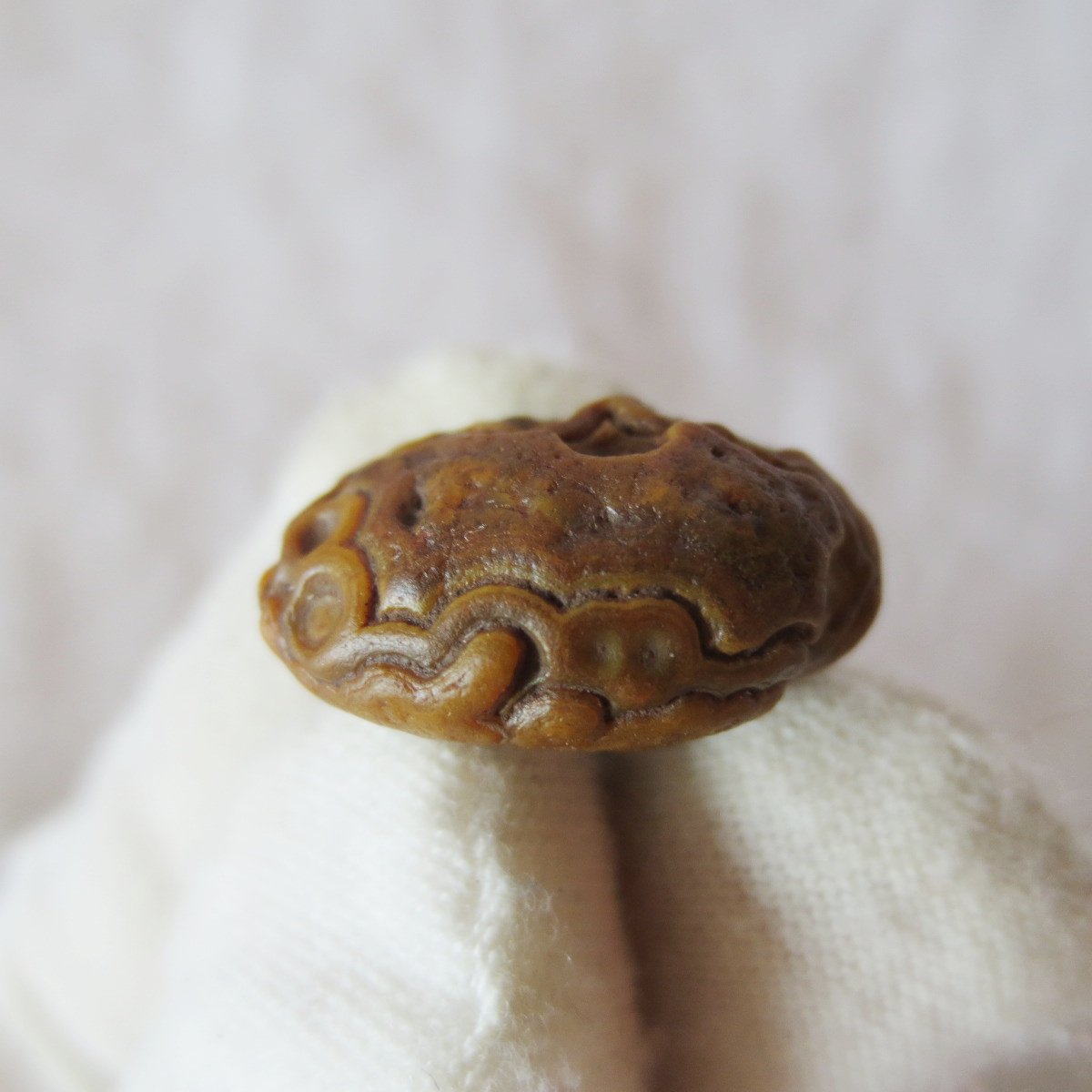 tiny gobi desert eye agate natural collectible rough stone specimen (m229)