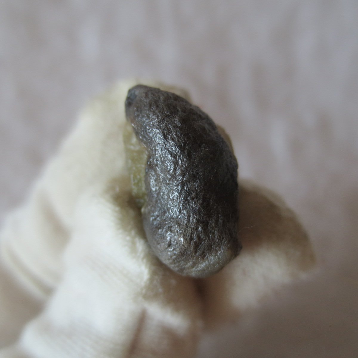 tiny gobi desert eye agate natural collectible rough stone specimen (m235)