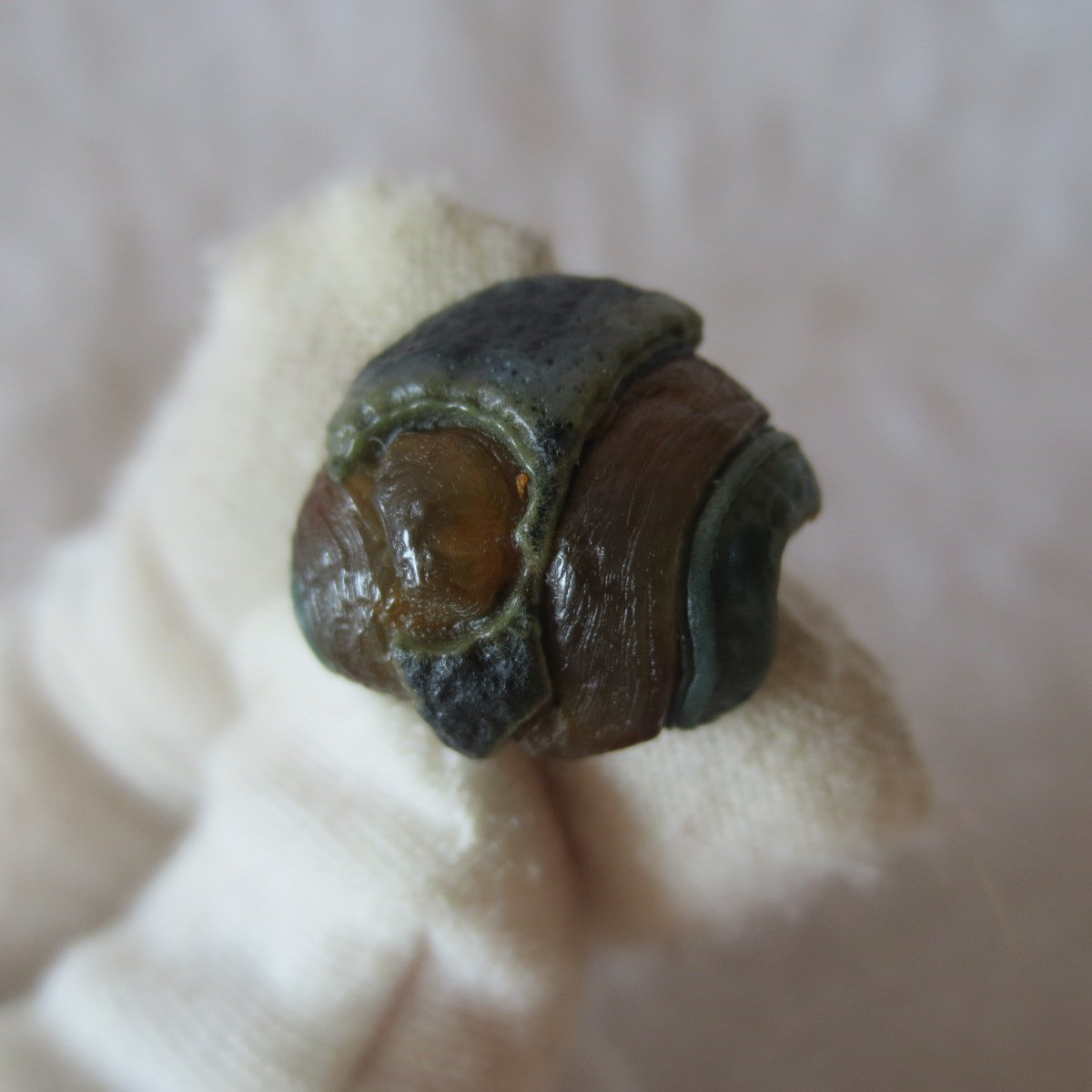 tiny gobi desert eye agate natural collectible rough stone specimen (m236)