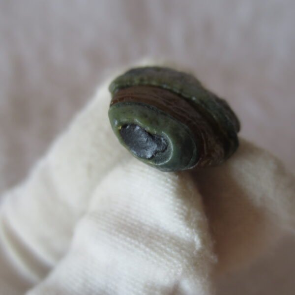 tiny gobi desert eye agate natural collectible rough stone specimen (m236)