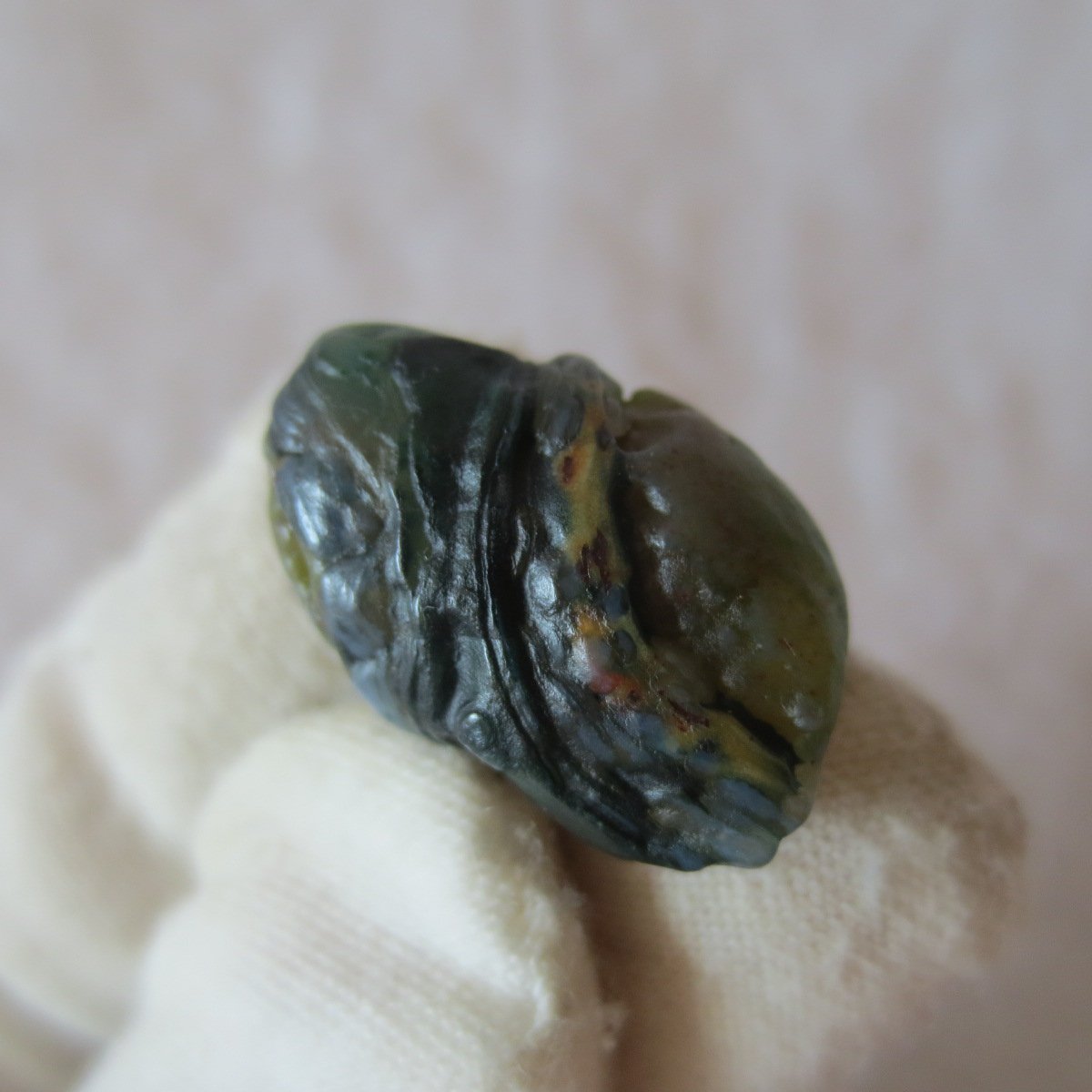 tiny gobi desert eye agate natural collectible rough stone specimen (m260)