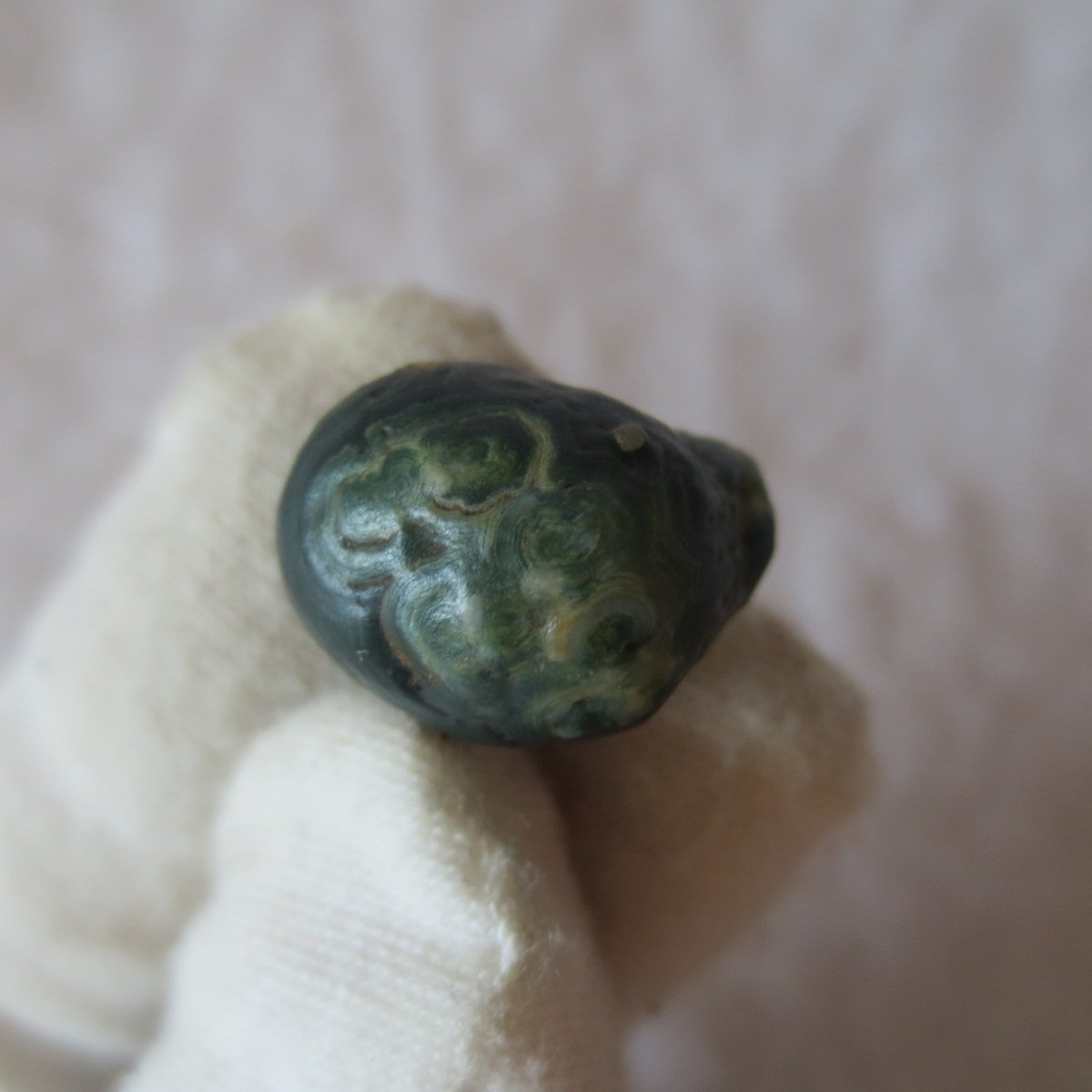 tiny gobi desert eye agate natural collectible rough stone specimen (m262)