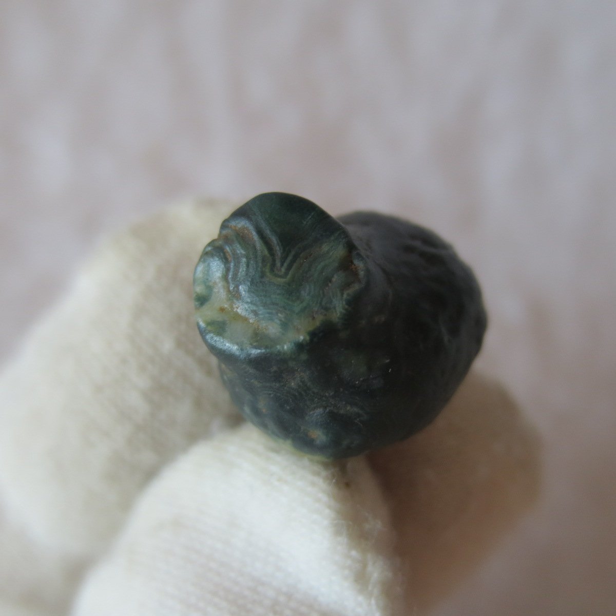 tiny gobi desert eye agate natural collectible rough stone specimen (m262)