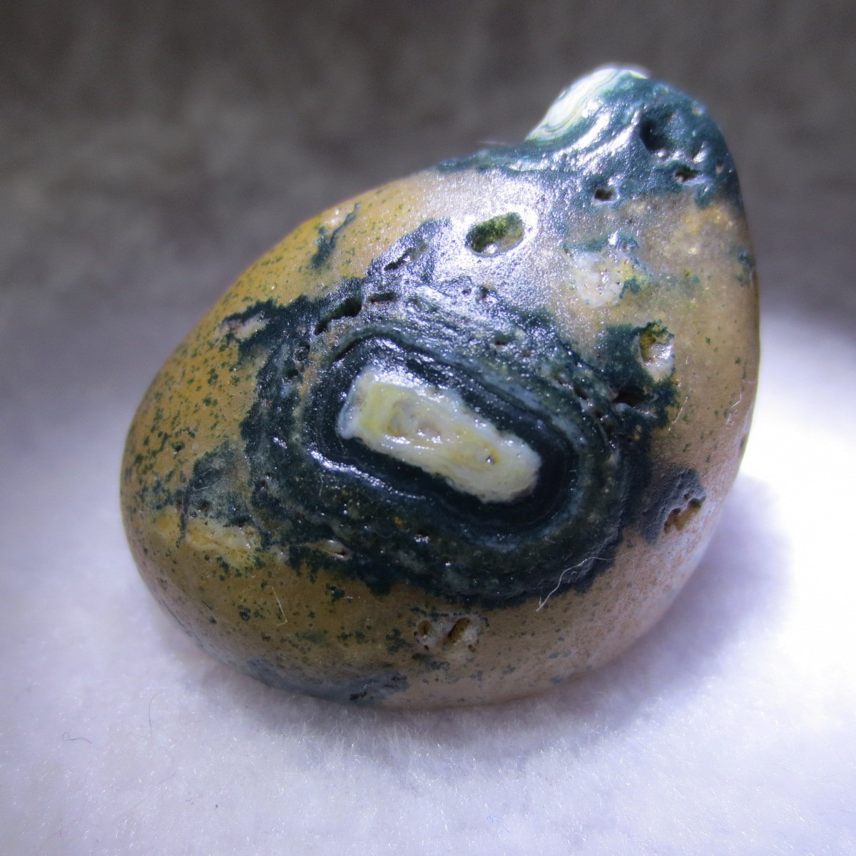 natural gobi eye stone，raw oracle eye agate，collectible crystal specimen (m104)