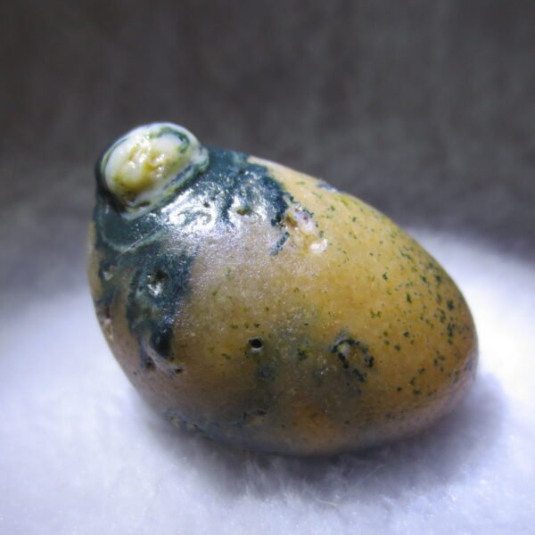 natural gobi eye stone，raw oracle eye agate，collectible crystal specimen (m104)