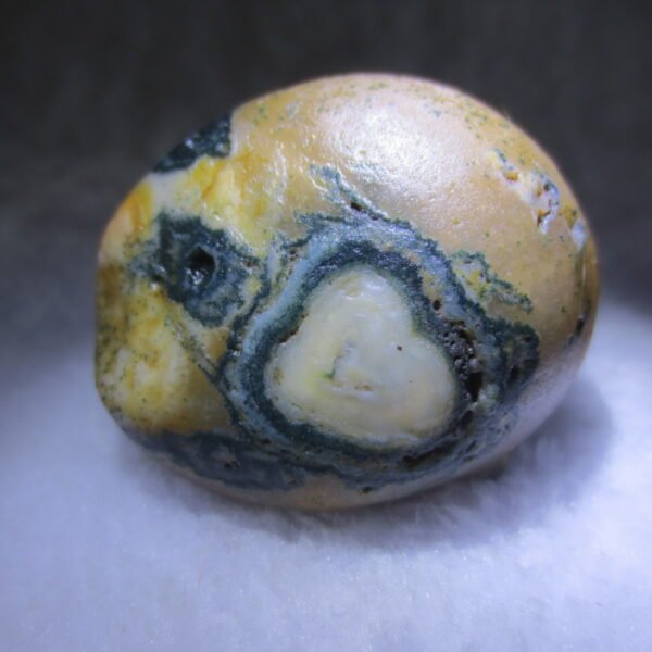 natural gobi eye stone，raw oracle eye agate，collectible crystal specimen (m104)
