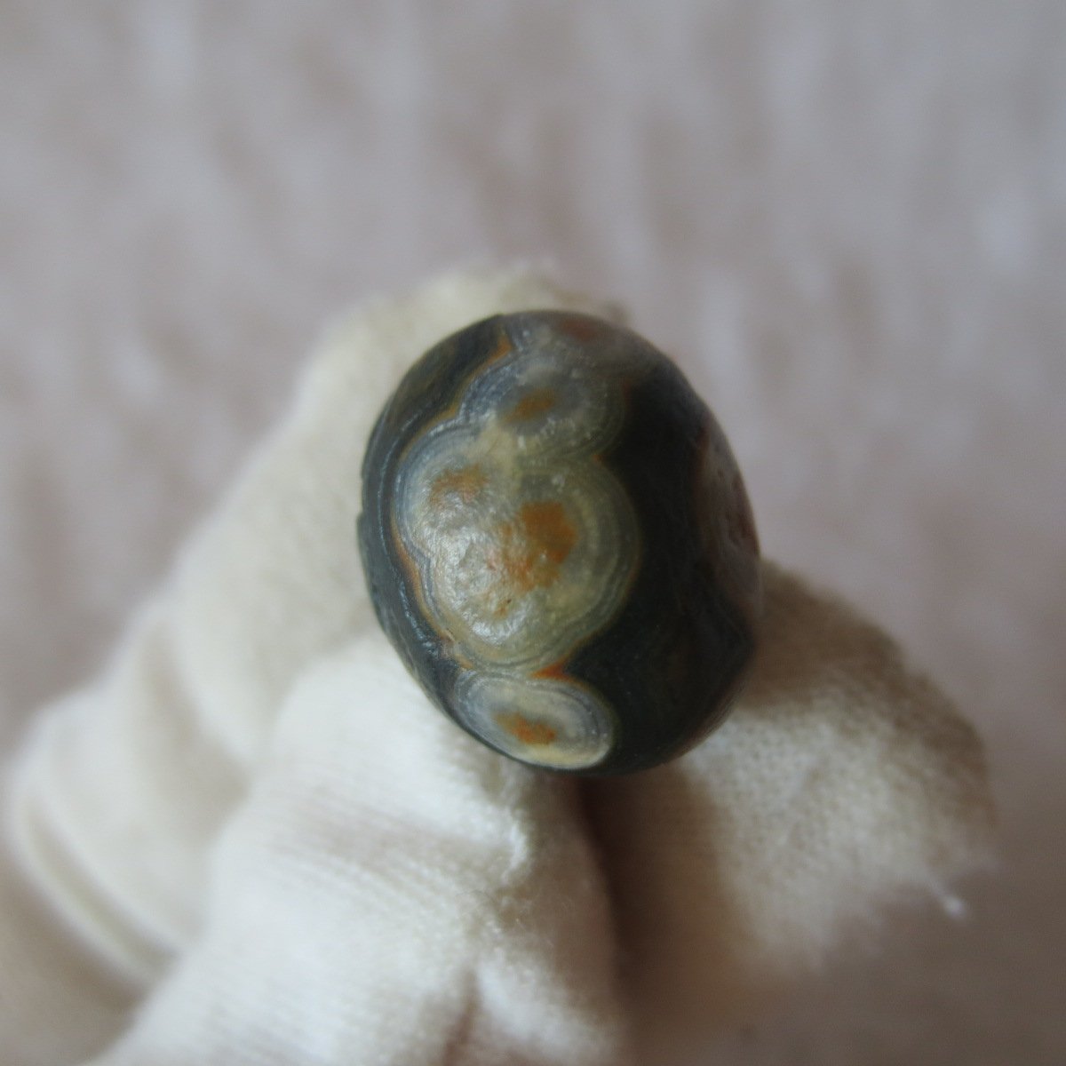 tiny gobi desert eye agate natural collectible rough stone specimen (m265)
