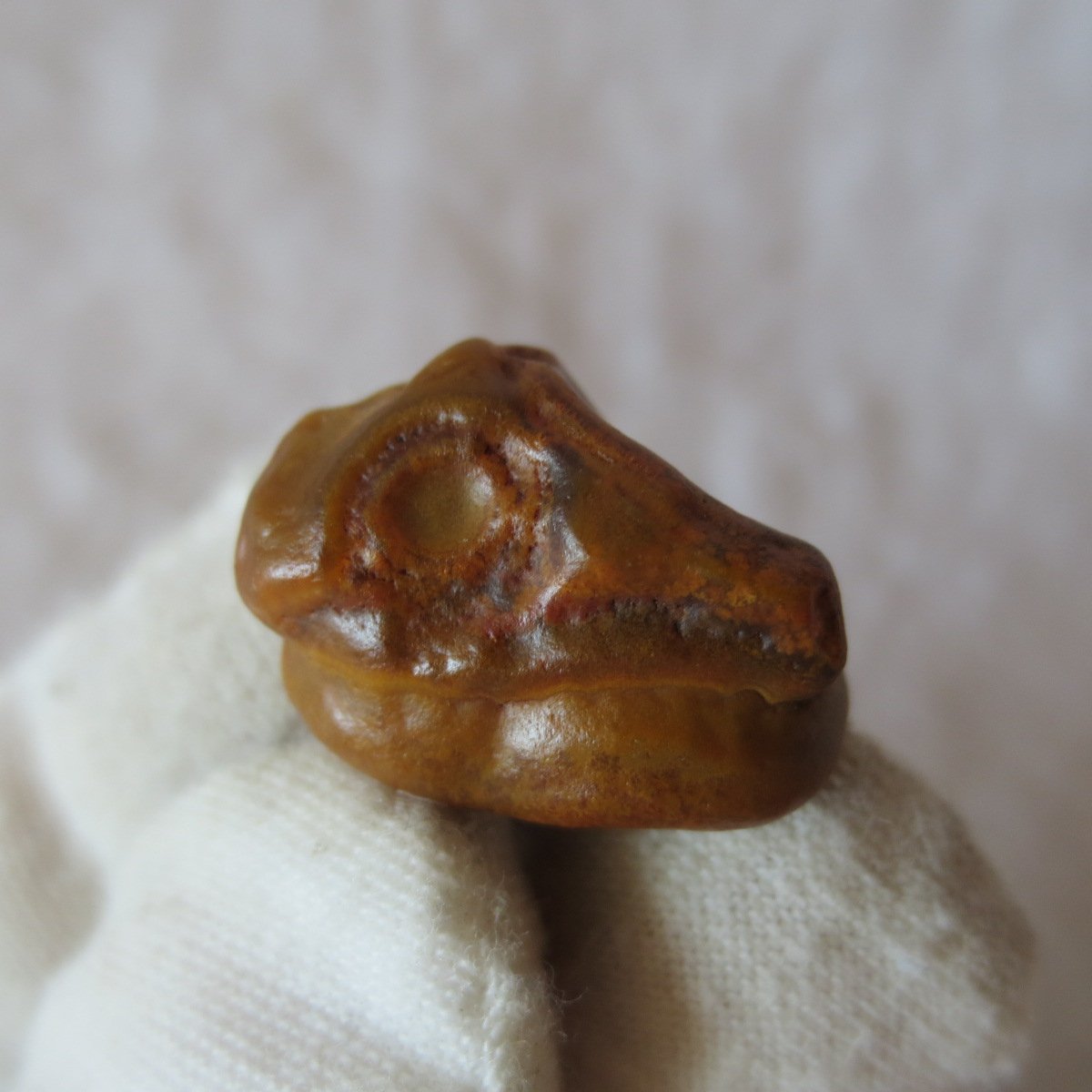 tiny gobi desert eye agate natural collectible rough stone specimen (m267)