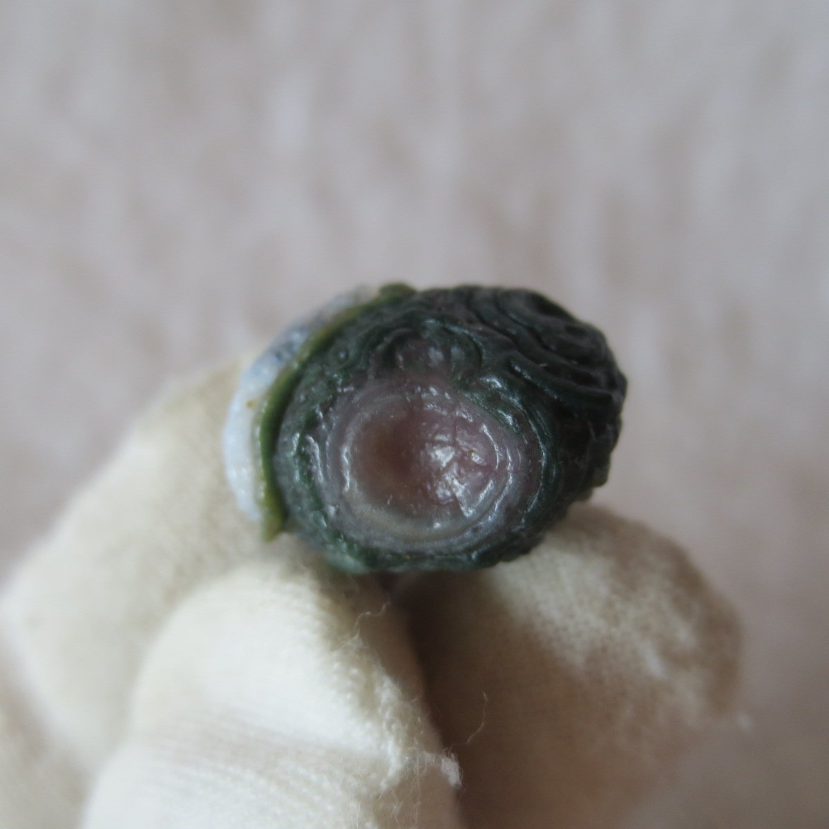 tiny gobi desert eye agate natural collectible rough stone specimen (m270)
