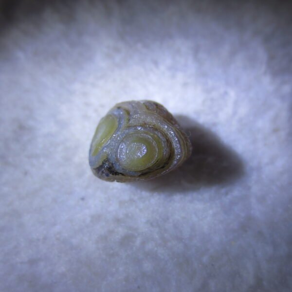 tiny gobi desert eye agate natural collectible rough stone specimen (m271)