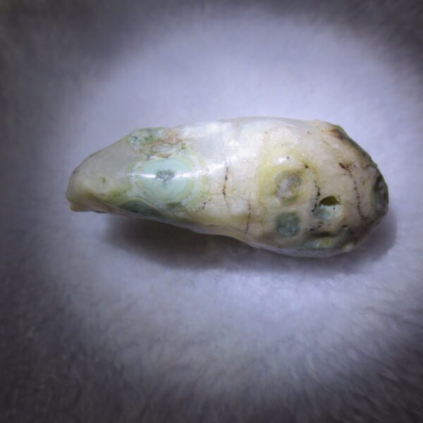 natural gobi eye stone，raw oracle eye agate，collectible crystal specimen (m113)