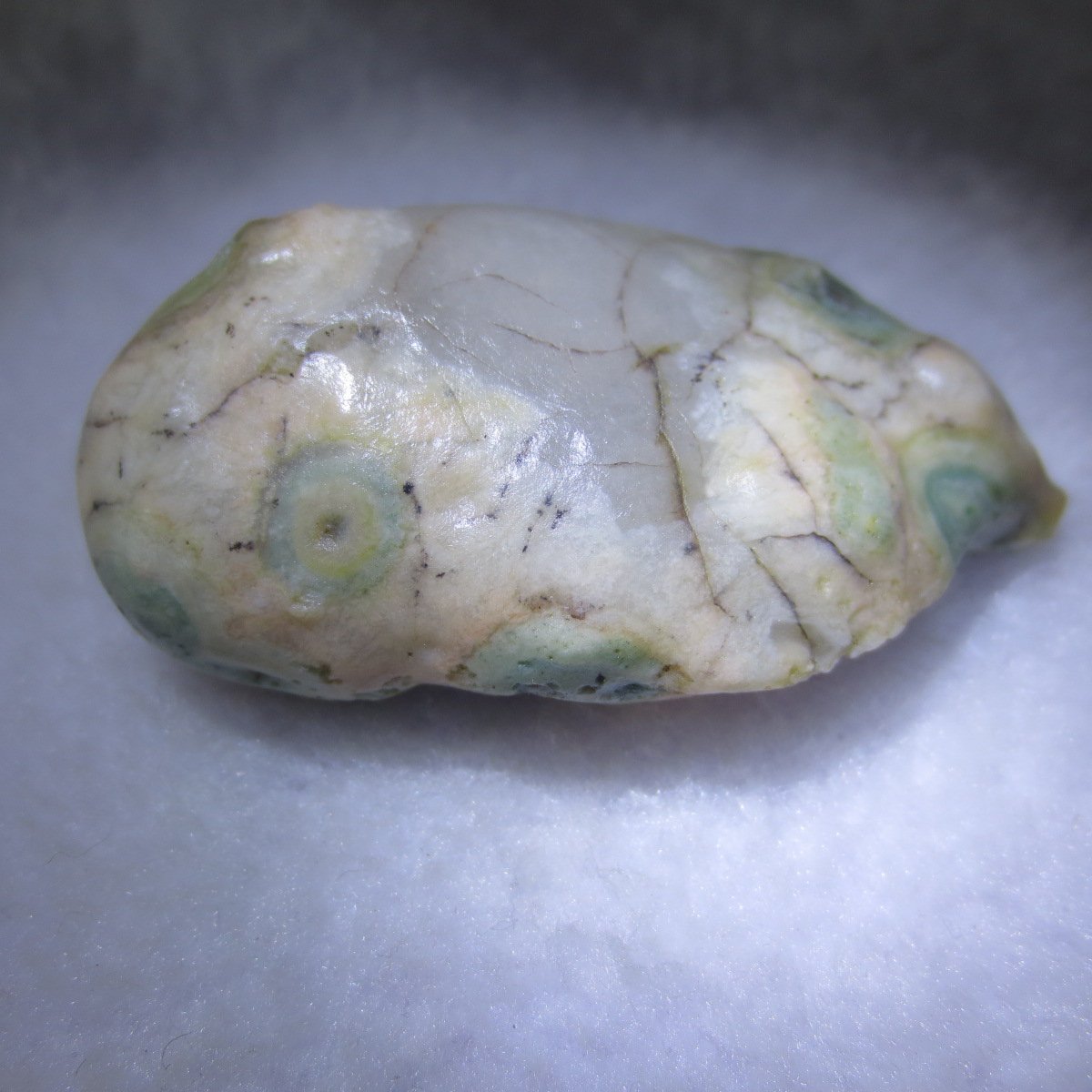 natural gobi eye stone，raw oracle eye agate，collectible crystal specimen (m113)