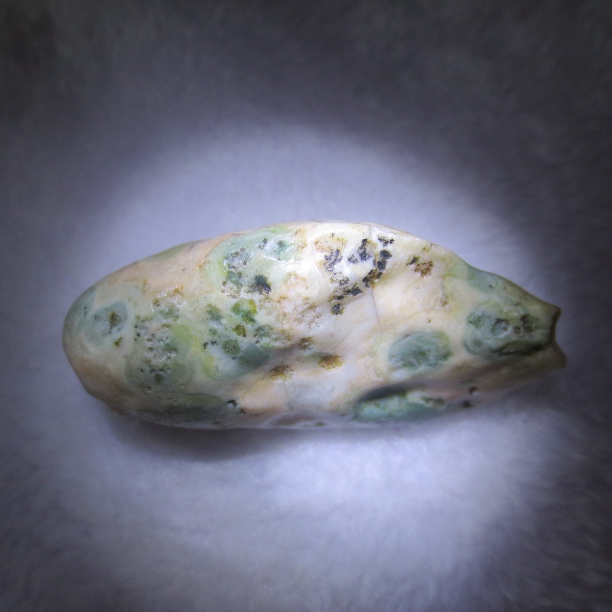 natural gobi eye stone，raw oracle eye agate，collectible crystal specimen (m113)