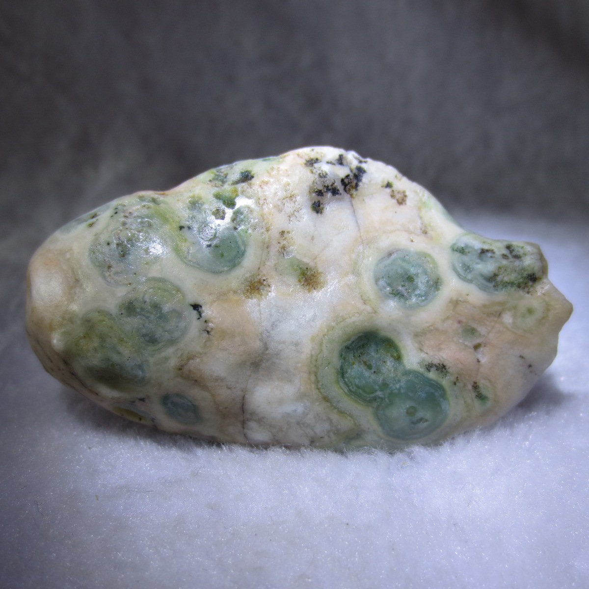 natural gobi eye stone，raw oracle eye agate，collectible crystal specimen (m113)