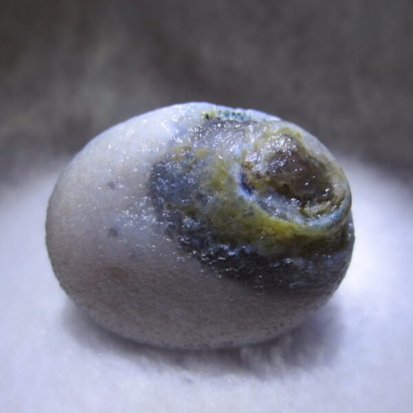 natural gobi eye stone，raw oracle eye agate，collectible crystal specimen (m114)